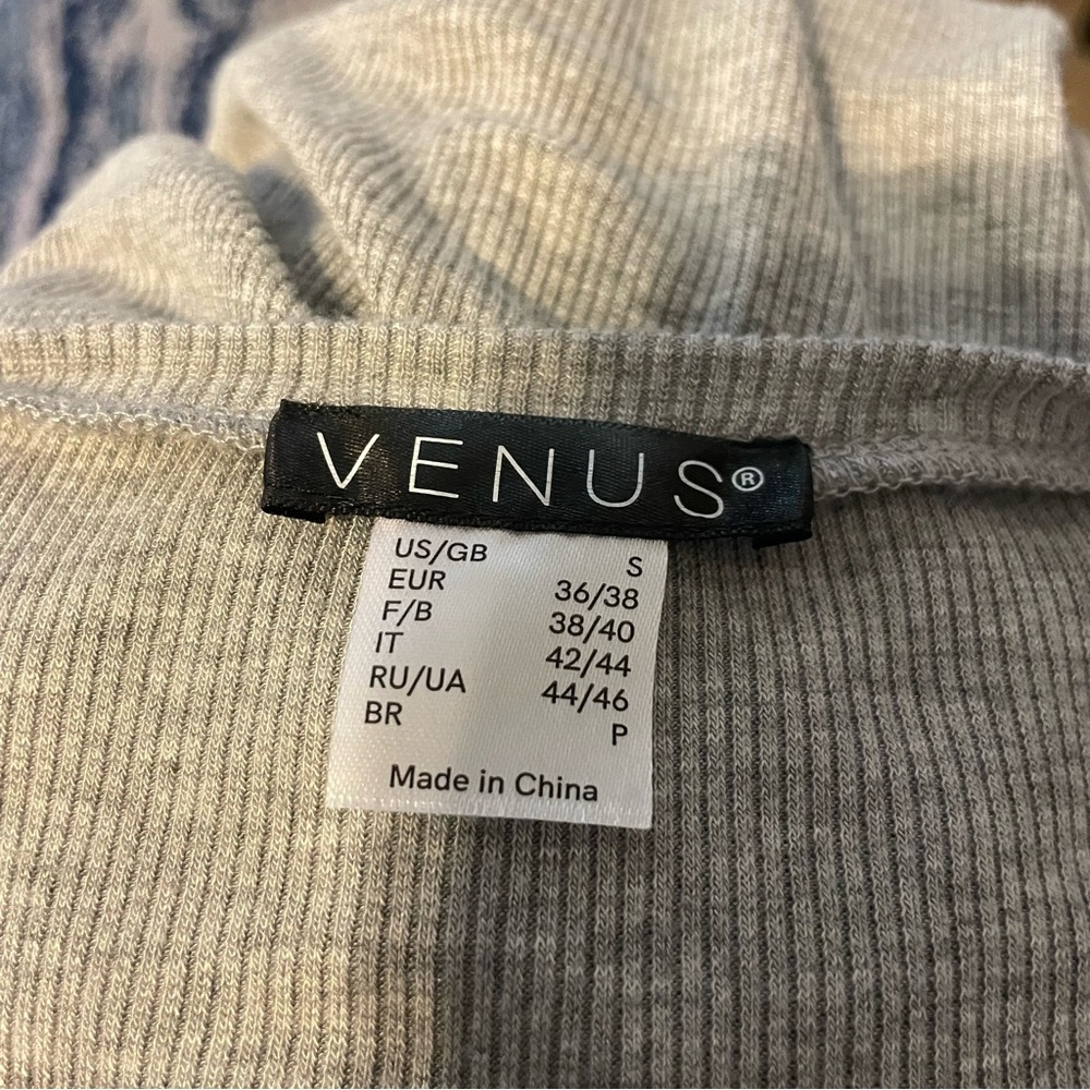 Venus Top Women’s Size Small Gray V-Neck Long Sleeve Ribbed EUC - Picture 7 of 9